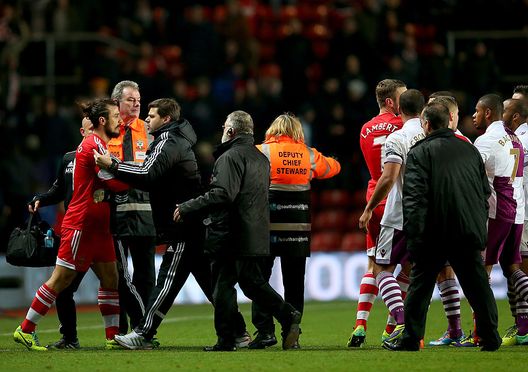 SOUTHAMPTON, ENGLAND - DECEMBER 04: Mauricio Pochettino manager of Southampton holds back Pablo Daniel Osvaldo of Southampton after the Barclays Premier League match between Southampton and Aston Villa at St Mary's Stadium on December 4, 2013 in Southampton, England. (Photo by Bryn Lennon/Getty Images) SOUTHAMPTON, ENGLAND - DECEMBER 04: Mauricio Pochettino manager of Southampton holds back Pablo Daniel Osvaldo of Southampton after the Barclays Premier League match between Southampton and Aston Villa at St Mary's Stadium on December 4, 2013 in Southampton, England. (Photo by Bryn Lennon/Getty Images)