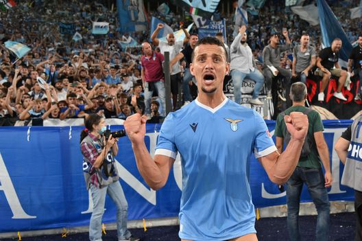 ROME, ITALY - SEPTEMBER 26: Luiz Felipe Ramos Marchi of SS Lazio celebrates winning the game after the Serie A match between SS Lazio and AS Roma at Stadio Olimpico on September 26, 2021 in Rome, Italy. (Photo by Marco Rosi - SS Lazio/Getty Images) ROME, ITALY - SEPTEMBER 26: Luiz Felipe Ramos Marchi of SS Lazio celebrates winning the game after the Serie A match between SS Lazio and AS Roma at Stadio Olimpico on September 26, 2021 in Rome, Italy. (Photo by Marco Rosi - SS Lazio/Getty Images)