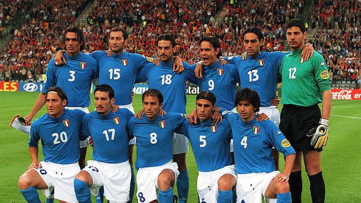 BRUESSEL, BELGIUM - JUNE 14:  EM EURO 2000 TEAM/MANNSCHAFT ITALIEN BRUESSEL; ITALIEN - BELGIEN (ITA - BEL) 2:0; hintere Reihe v.lks.: Paolo MALDINI/Marc IULIANO, Stefano FIORE, Filippo INZHAGI, Alessandro NESTA, Torwart Francesco TOLDO; vordere Reihe v.lks.: Francesco TOTTI, Gianluca ZAMBROTTA, Antonio CONTE, Fabio CANNAVARO, Demetrio ALBERTINI  (Photo by Henri Szwarc/Bongarts/Getty Images) 