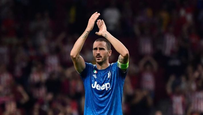 Juventus' Italian defender Leonardo Bonucci applauds at the end of the UEFA Champions League Group D football match between Atletico Madrid and Juventus, at The Wanda Metropolitano Stadium in Madrid, on September 18, 2019. (Photo by JAVIER SORIANO / AFP) (Photo credit should read JAVIER SORIANO/AFP/Getty Images) Bonucci, che pagella: “Per Leo sembra di essere a Malpensa, non a Madrid” - immagine 1