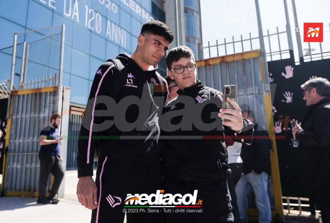 FOTO Parma-Palermo, i Rosanero in partenza dal “Renzo Barbera” (GALLERY) - immagine 23