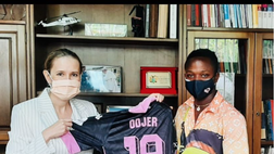 Palermo, Odjer e l’Italia nel cuore: la maglia in regalo all’ambasciata in Ghana