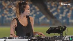 VIDEO La stella della musica techno Deborah De Luca LIVE dal Maradona