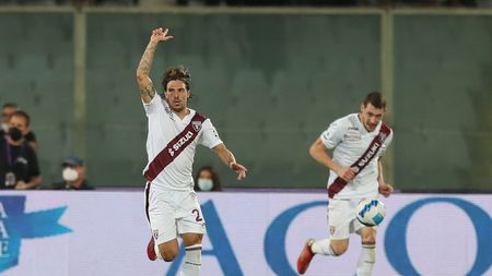 FLORENCE, ITALY - AUGUST 28: Simone Verdi of FC Torino celebrates after scoring a goal during the Serie A match between ACF Fiorentina and Torino FC at Stadio Artemio Franchi on August 28, 2021 in Florence, Italy.  (Photo by Gabriele Maltinti/Getty Images)
