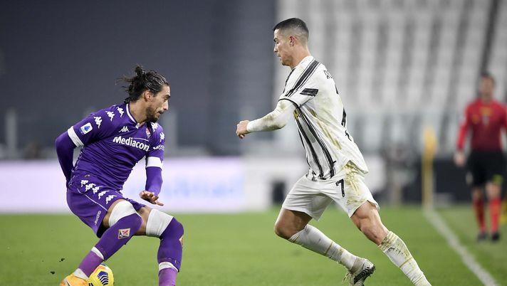 TURIN, ITALY - DECEMBER 22: Cristiano Ronaldo of Juventus competes for the ball with Martin Caceres of ACF Fiorentina during the Serie A match between Juventus and ACF Fiorentina at Allianz Stadium on December 22, 2020 in Turin, Italy. Sporting stadiums around Italy remain under strict restrictions due to the Coronavirus Pandemic as Government social distancing laws prohibit fans inside venues resulting in games being played behind closed doors. (Photo by Daniele Badolato - Juventus FC/Juventus FC via Getty Images) TURIN, ITALY - DECEMBER 22: Cristiano Ronaldo of Juventus competes for the ball with Martin Caceres of ACF Fiorentina during the Serie A match between Juventus and ACF Fiorentina at Allianz Stadium on December 22, 2020 in Turin, Italy. Sporting stadiums around Italy remain under strict restrictions due to the Coronavirus Pandemic as Government social distancing laws prohibit fans inside venues resulting in games being played behind closed doors. (Photo by Daniele Badolato - Juventus FC/Juventus FC via Getty Images)