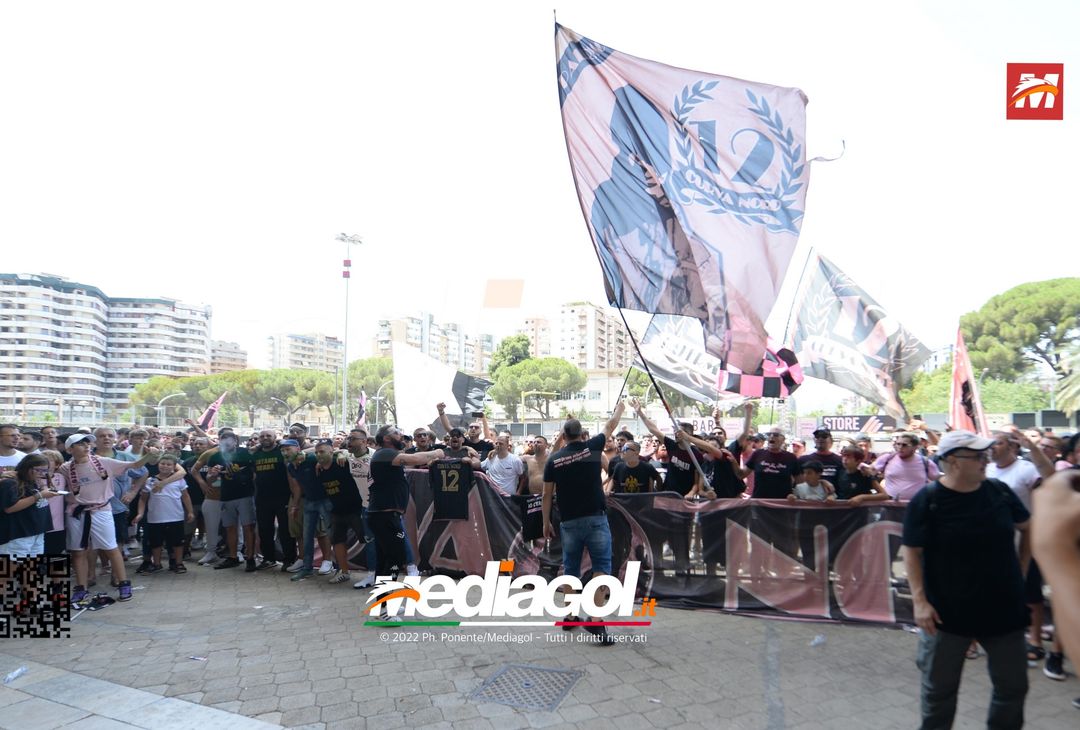 FOTO PALERMO AL CITY GROUP: MIRRI, SORIANO E L’ABBRACCIO DEI TIFOSI (GALLERY) - immagine 5