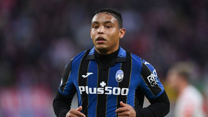 LEIPZIG, GERMANY - APRIL 07: Luis Muriel of Atalanta in action during the UEFA Europa League Quarter Final Leg One match between RB Leipzig and Atalanta at Football Arena Leipzig on April 07, 2022 in Leipzig, Germany. (Photo by Stuart Franklin/Getty Images) Gazzetta: “Infortunio Muriel, l’allarme era già scattato con il Milan. Esami impietosi” - immagine 1