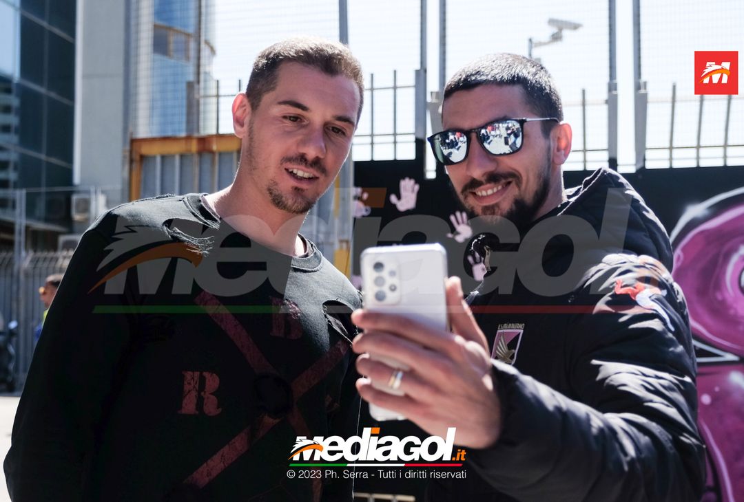 FOTO Parma-Palermo, i Rosanero in partenza dal “Renzo Barbera” (GALLERY) - immagine 7