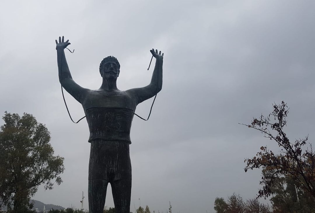 La statua di Spyros Louis, a cui è intitolato lo stadio Olimpico di Atene