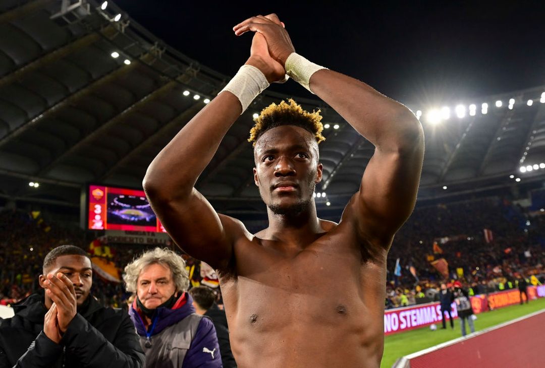 La Roma si scatena: Mancini con la bandiera, Abraham si spoglia – FOTO GALLERY - immagine 27