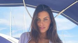 Carolina Stramare toglie il fiato: bikini bollente e sguardo magnetico
