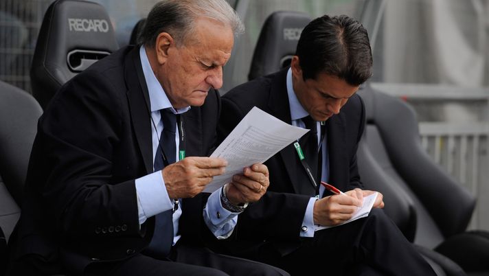 GRAZ, AUSTRIA - MAY 30: England assistant manager Italo Galbiati and Christian Lattanzio sit on the bench before the International Friendly match between Japan and England at the UPC-Arena on May 30, 2010 in Graz, Austria. (Photo by Michael Regan/Getty Images) Il Milan piange la scomparsa di Galbiati, il vice di Capello: “Punto di forza di tante imprese” - immagine 1