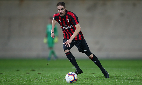  Andrea Conti, terzino del Milan, @acmilan 