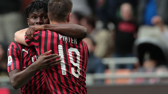 MILAN, ITALY - MAY 19:  Krzysztof Piatek of AC Milan celebrates with his team-mate Frank Kessie after scoring the opening goal during the Serie A match between AC Milan and Frosinone Calcio at Stadio Giuseppe Meazza on May 19, 2019 in Milan, Italy.  (Photo by Emilio Andreoli/Getty Images) 