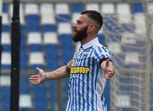 REGGIO NELL'EMILIA, ITALY - MARCH 11: Mirco Antenucci of Spal celebrates after scoring the opening goal during the Serie A match between US Sassuolo and Spal at Mapei Stadium - Citta' del Tricolore on March 11, 2018 in Reggio nell'Emilia, Italy. (Photo by Giuseppe Bellini/Getty Images) REGGIO NELL'EMILIA, ITALY - MARCH 11: Mirco Antenucci of Spal celebrates after scoring the opening goal during the Serie A match between US Sassuolo and Spal at Mapei Stadium - Citta' del Tricolore on March 11, 2018 in Reggio nell'Emilia, Italy. (Photo by Giuseppe Bellini/Getty Images)