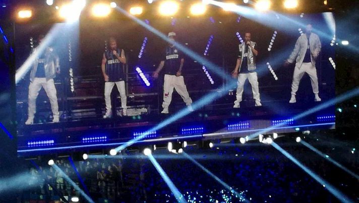 Backstreet Boys, concerto a Milano con la maglia dell&#8217;Inter: arriva anche la risposta del club
