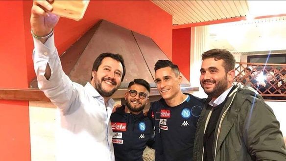 Napoli-Juventus, selfie Salvini-Insigne: tifosi partenopei indignati sul web 