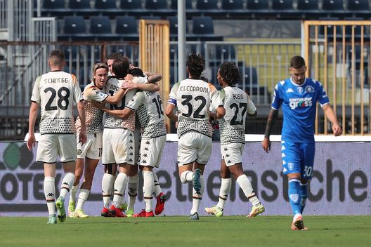 EMPOLI, ITALY - SEPTEMBER 11: Thomas Henry of Venezia FC celebrates after scoring a goal during the Serie A match between Empoli FC and Venezia FC at Stadio Carlo Castellani on September 11, 2021 in Empoli, Italy. (Photo by Gabriele Maltinti/Getty Images) EMPOLI, ITALY - SEPTEMBER 11: Thomas Henry of Venezia FC celebrates after scoring a goal during the Serie A match between Empoli FC and Venezia FC at Stadio Carlo Castellani on September 11, 2021 in Empoli, Italy. (Photo by Gabriele Maltinti/Getty Images)