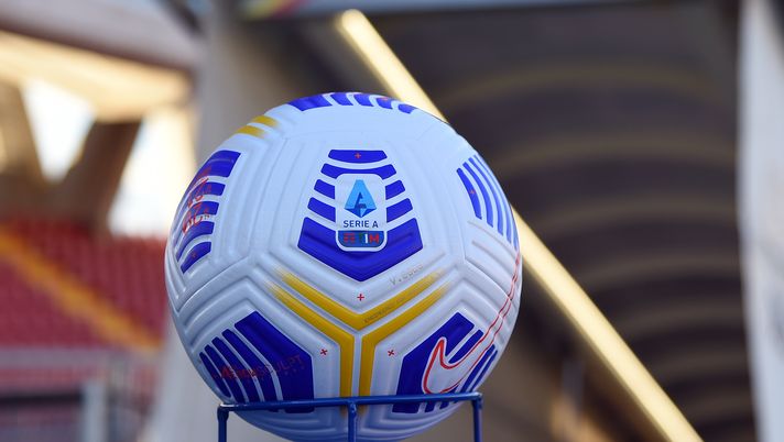 BENEVENTO, ITALY - MARCH 13: The Nike Serie A flight match ball is seen prior to the Serie A match between Benevento Calcio and ACF Fiorentina at Stadio Ciro Vigorito on March 13, 2021 in Benevento, Italy. Sporting stadiums around Italy remain under strict restrictions due to the Coronavirus Pandemic as Government social distancing laws prohibit fans inside venues resulting in games being played behind closed doors. (Photo by Francesco Pecoraro/Getty Images) BENEVENTO, ITALY - MARCH 13: The Nike Serie A flight match ball is seen prior to the Serie A match between Benevento Calcio and ACF Fiorentina at Stadio Ciro Vigorito on March 13, 2021 in Benevento, Italy. Sporting stadiums around Italy remain under strict restrictions due to the Coronavirus Pandemic as Government social distancing laws prohibit fans inside venues resulting in games being played behind closed doors. (Photo by Francesco Pecoraro/Getty Images)