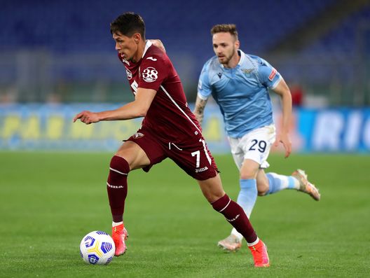 ROME, ITALY - MAY 18: Sasa Lukic of Torino FC battles for possession with Manuel Lazzari of S.S. Lazio during the Serie A match between SS Lazio and Torino FC at Stadio Olimpico on May 18, 2021 in Rome, Italy. Sporting stadiums around Italy remain under strict restrictions due to the Coronavirus Pandemic as Government social distancing laws prohibit fans inside venues resulting in games being played behind closed doors. (Photo by Paolo Bruno/Getty Images) ROME, ITALY - MAY 18: Sasa Lukic of Torino FC battles for possession with Manuel Lazzari of S.S. Lazio during the Serie A match between SS Lazio and Torino FC at Stadio Olimpico on May 18, 2021 in Rome, Italy. Sporting stadiums around Italy remain under strict restrictions due to the Coronavirus Pandemic as Government social distancing laws prohibit fans inside venues resulting in games being played behind closed doors. (Photo by Paolo Bruno/Getty Images)