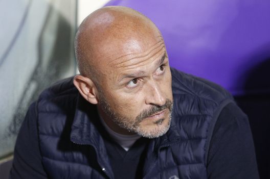 FLORENCE, ITALY - MAY 11: Head coach Vincenzo Italiano manager of ACF Fiorentina looks on during the UEFA Europa Conference League semi-final first leg match between ACF Fiorentina and FC Basel at Poznan Stadium on May 11, 2023 in Florence, Italy. (Photo by Gabriele Maltinti/Getty Images) italiano