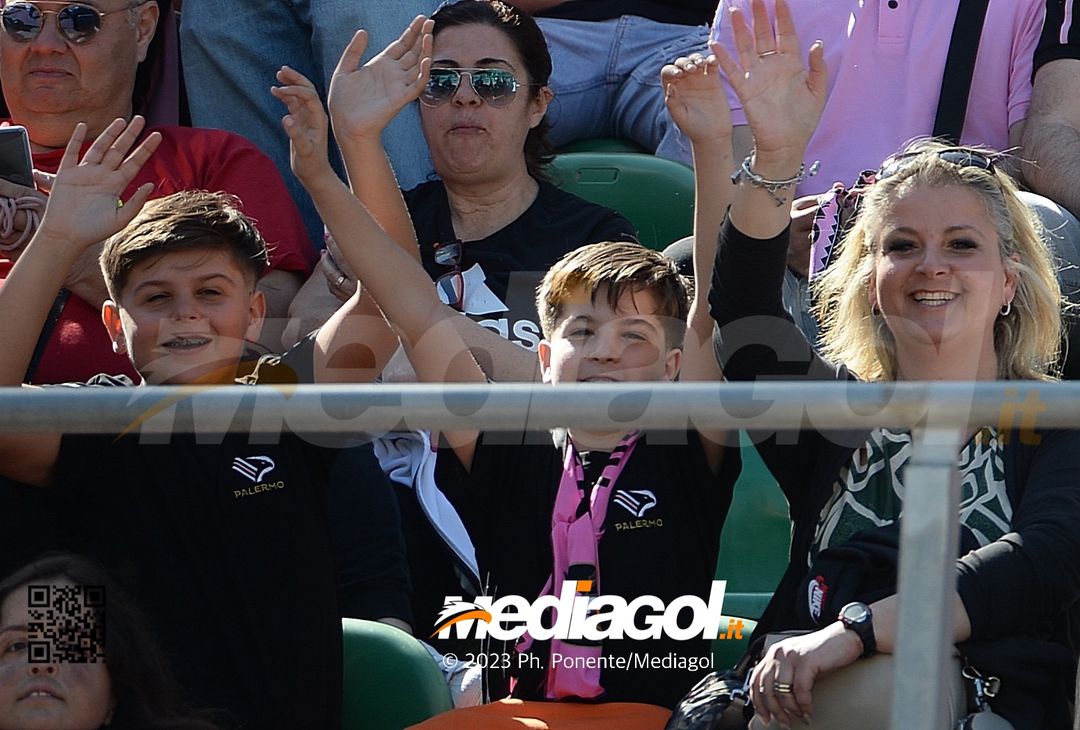 FOTOTIFO Palermo-Spal 2-1, gli scatti ai tifosi al “Renzo Barbera” (GALLERY) - immagine 29