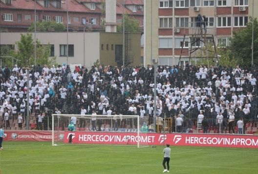 Derby di Mostar in finale di coppa: gli ultras di destra dello Zrinjski voltano le spalle all’inno nazionale- immagine 2