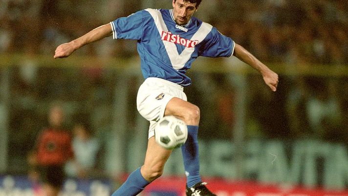 16 Sep 2000: Dario Hubner of Brescia in action during the Coppa Italia match against Juventus played at the Estadio Rigamonti, in Brescia, Italy. The match ended in a 0-0 draw. Mandatory Credit: Claudio Villa /Allsport 16 Sep 2000: Dario Hubner of Brescia in action during the Coppa Italia match against Juventus played at the Estadio Rigamonti, in Brescia, Italy. The match ended in a 0-0 draw. Mandatory Credit: Claudio Villa /Allsport