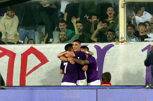 FLORENCE, ITALY - OCTOBER 22: Luka Jovic of ACF Fiorentina celebrates after scoring the third goal of his team during the Serie A match between ACF Fiorentina and FC Internazionale at Stadio Artemio Franchi on October 22, 2022 in Florence, Italy. (Photo by Gabriele Maltinti/Getty Images) FOTO – Jovic e quell’esultanza polemica sotto la Fiesole- immagine 2