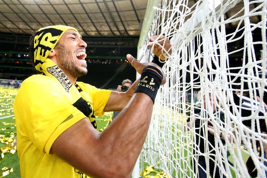 BERLIN, GERMANY - MAY 27: Pierre-Emerick Aubameyang of Dortmund celebrates cutting the goal net after winning the DFB Cup final match between Eintracht Frankfurt and Borussia Dortmund at Olympiastadion on May 27, 2017 in Berlin, Germany. (Photo by Alex Grimm/Bongarts/Getty Images) BERLIN, GERMANY - MAY 27: Pierre-Emerick Aubameyang of Dortmund celebrates cutting the goal net after winning the DFB Cup final match between Eintracht Frankfurt and Borussia Dortmund at Olympiastadion on May 27, 2017 in Berlin, Germany. (Photo by Alex Grimm/Bongarts/Getty Images)