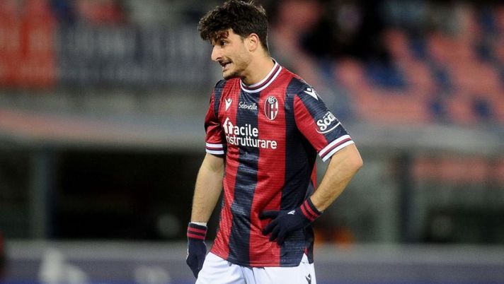 BOLOGNA, ITALY - FEBRUARY 21: Riccardo Orsolini of Bologna FC looks on during the Serie A match between Bologna FC and Spezia Calcio at Stadio Renato Dall'Ara on February 21, 2022 in Bologna, Italy. (Photo by Mario Carlini / Iguana Press/Getty Images) Sky: “Attenzione a Orsolini: c’è il possibile addio, è arrivata una nuova offerta” - immagine 1