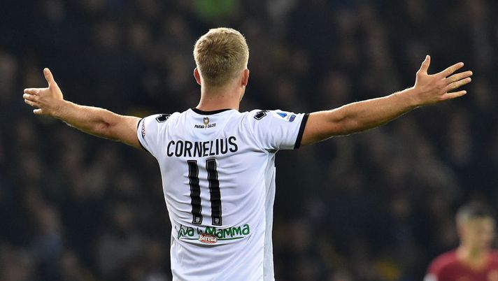 PARMA, ITALY - NOVEMBER 10: Andreas Cornelius of Parma Calcio in action during the Serie A match between Parma Calcio and AS Roma at Stadio Ennio Tardini on November 10, 2019 in Parma, Italy. (Photo by Giuseppe Bellini/Getty Images) PARMA, ITALY - NOVEMBER 10: Andreas Cornelius of Parma Calcio in action during the Serie A match between Parma Calcio and AS Roma at Stadio Ennio Tardini on November 10, 2019 in Parma, Italy. (Photo by Giuseppe Bellini/Getty Images)