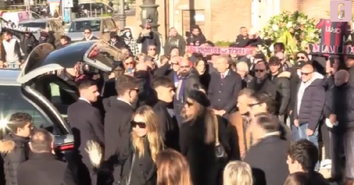 Video – Funerali Mihajlovic, L’arrivo Nella Basilica E L’applauso Dei ...