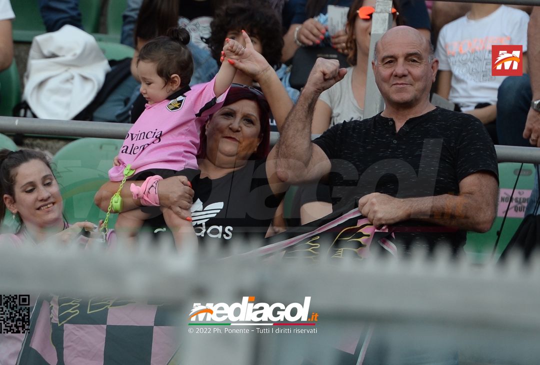 Fototifo, i tifosi allo stadio per Palermo-Feralpisaló 1-0 (gallery) - immagine 31