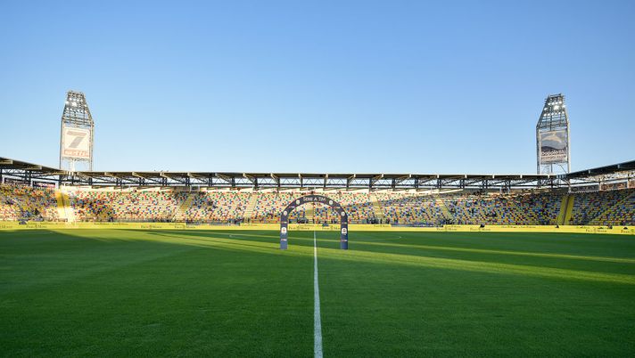 La Serie B parte col dramma: muore un tifoso a Frosinone prima della partita 