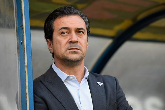TOSU, JAPAN - JUNE 17: Head coach Massimo Ficcadenti of Sagan Tosu looks on prior to the J.League J1 match between Sagan Tosu and Vegalta Sendai at Best Amenity Stadium on June 17, 2017 in Tosu, Saga, Japan. (Photo by Masahiro Ura/Getty Images for DAZN) TOSU, JAPAN - JUNE 17: Head coach Massimo Ficcadenti of Sagan Tosu looks on prior to the J.League J1 match between Sagan Tosu and Vegalta Sendai at Best Amenity Stadium on June 17, 2017 in Tosu, Saga, Japan. (Photo by Masahiro Ura/Getty Images for DAZN)