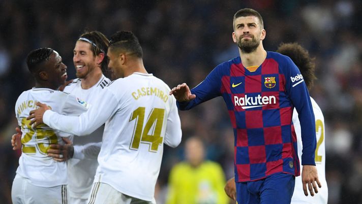 MADRID, SPAIN - MARCH 01: Gerard Pique of FC Barcelona acknowledges his supporters as Real Madrid CF players celebrate following their victory during the Liga match between Real Madrid CF and FC Barcelona at Estadio Santiago Bernabeu on March 01, 2020 in Madrid, Spain. (Photo by David Ramos/Getty Images) 