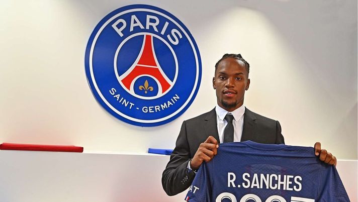 Foto psg.fr UFFICIALE – Renato Sanches, niente Milan: accordo fino al 2027 con il PSG - immagine 1