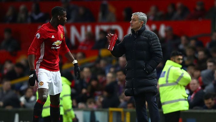 MANCHESTER, ENGLAND - DECEMBER 11:  Jose Mourinho, Manager of Manchester United gives instruction to Paul Pogba during the Premier League match between Manchester United and Tottenham Hotspur at Old Trafford on December 11, 2016 in Manchester, England.  (Photo by Clive Brunskill/Getty Images) 