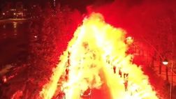 Zenit, accoglienza spettacolare: il pullman scortato da due ali di fuoco