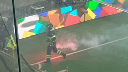 Fumogeni in campo al derby: multa di 12mila euro al Genoa
