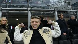 Lazza porta il Milan a Sanremo: siparietto fuori dal suo hotel (Video)