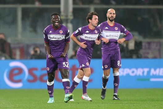 La Fiorentina festeggia dopo il gol segnato. La Fiorentina festeggia dopo il gol segnato.