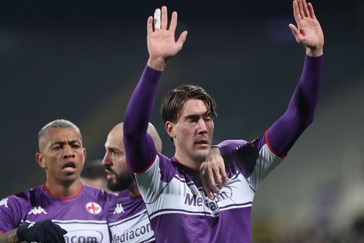FLORENCE, ITALY - JANUARY 17: Dusan Vlahovic of ACF Fiorentina celebrates after scoring a goal during the Serie A match between ACF Fiorentina and Genoa CFC at Stadio Artemio Franchi on January 17, 2022 in Florence, Italy. (Photo by Gabriele Maltinti/Getty Images) VN – Vlahovic-Juve, formula e pagamento: facciamo chiarezza- immagine 2
