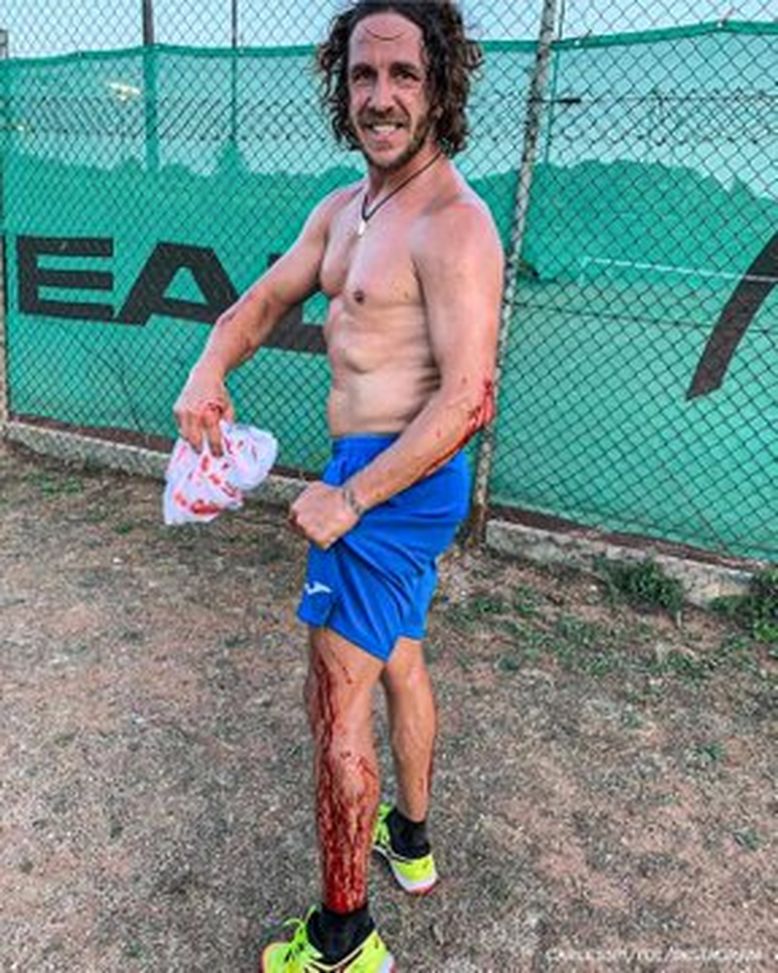 Non si ferma davanti al vetro: Puyol vuol vincere anche a padel, a costo di andare a sbattere…- immagine 3