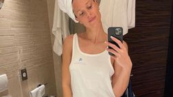 Federica Pellegrini e il selfie sexy in bagno, i suoi fan se la ridono per un particolare