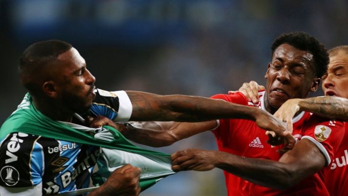 La rissa del derby di Porto Alegre La rissa del derby di Porto Alegre