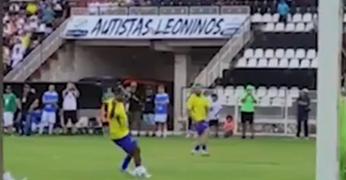Ronaldinho non ha perso il tocco: l’ultimo gol è da favola (VIDEO) Ronaldinho non ha perso il tocco: l’ultimo gol è da favola (VIDEO)