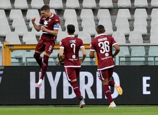 TURIN, ITALY - JUNE 30: Andrea Belotti of Torino FC celebrates with his team mates after a scoring a penalty during the Serie A match between Torino FC and SS Lazio at Stadio Olimpico di Torino on June 30, 2020 in Turin, Italy. (Photo by Marco Rosi - SS Lazio/Getty Images) TURIN, ITALY - JUNE 30: Andrea Belotti of Torino FC celebrates with his team mates after a scoring a penalty during the Serie A match between Torino FC and SS Lazio at Stadio Olimpico di Torino on June 30, 2020 in Turin, Italy. (Photo by Marco Rosi - SS Lazio/Getty Images)