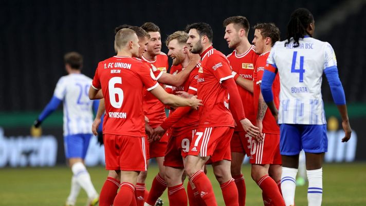 BERLIN, GERMANY - JANUARY 19: Andreas Voglsammer of Union Berlin celebrates with team mates after scoring his teams first goal during the DFB Cup round of sixteen match between Hertha BSC and 1. FC Union Berlin at Olympiastadion on January 19, 2022 in Berlin, Germany. (Photo by Maja Hitij/Getty Images) Berlino, il derby in DFB Pokal